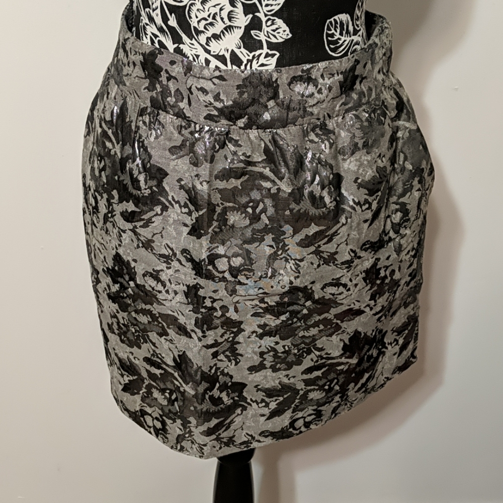 Silver metallic high-waisted mini skirt